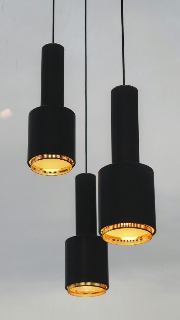 La Lampe Suspendue Cylindrique : Une Icône du Design Moderne